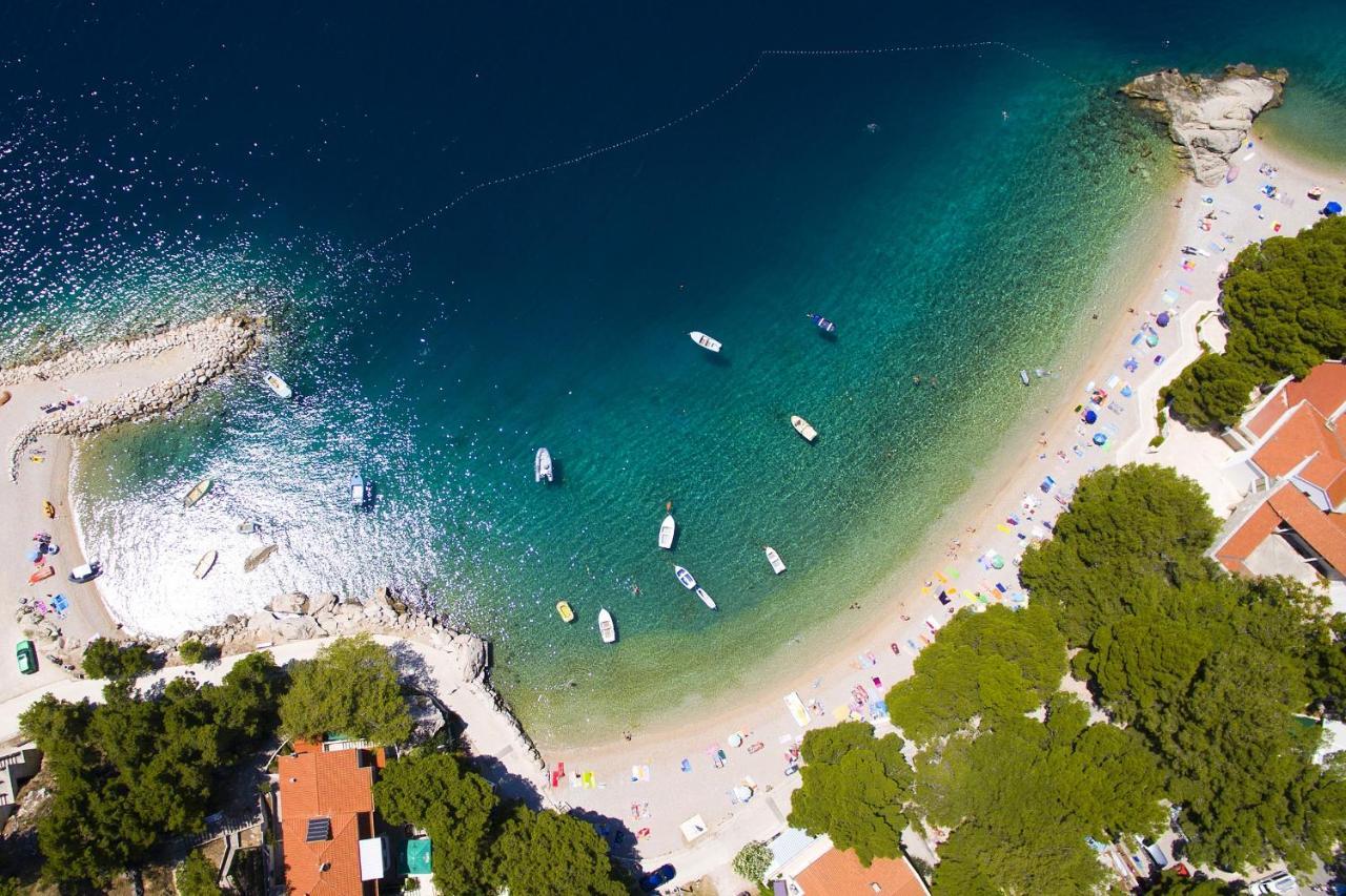 Apartments By The Sea Brela, Makarska - 11821 Zewnętrze zdjęcie