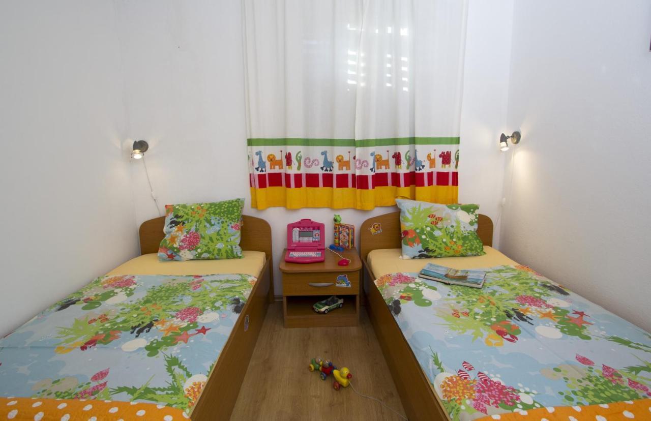 Apartments By The Sea Brela, Makarska - 11821 Zewnętrze zdjęcie